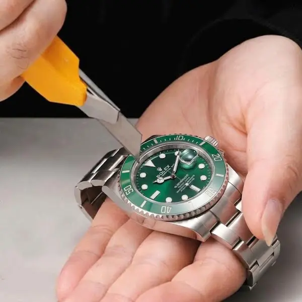 Test wytrzymałości — ceramiczny bezel się nie rusza